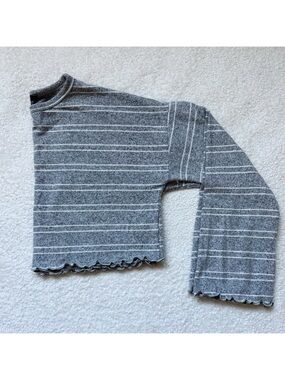 Forever 21 Cropped Long Sleeve Top